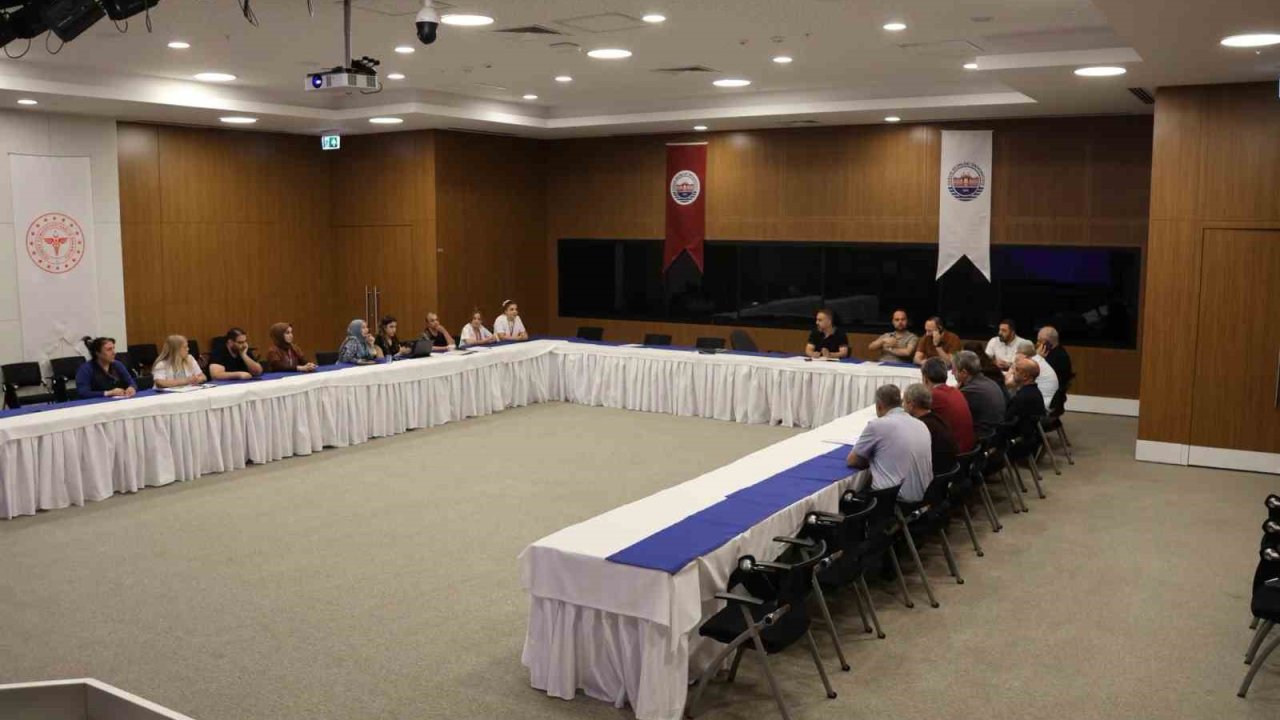 Fethi Sekin Şehir Hastanesi’nde çalışan memnuniyeti ele alındı