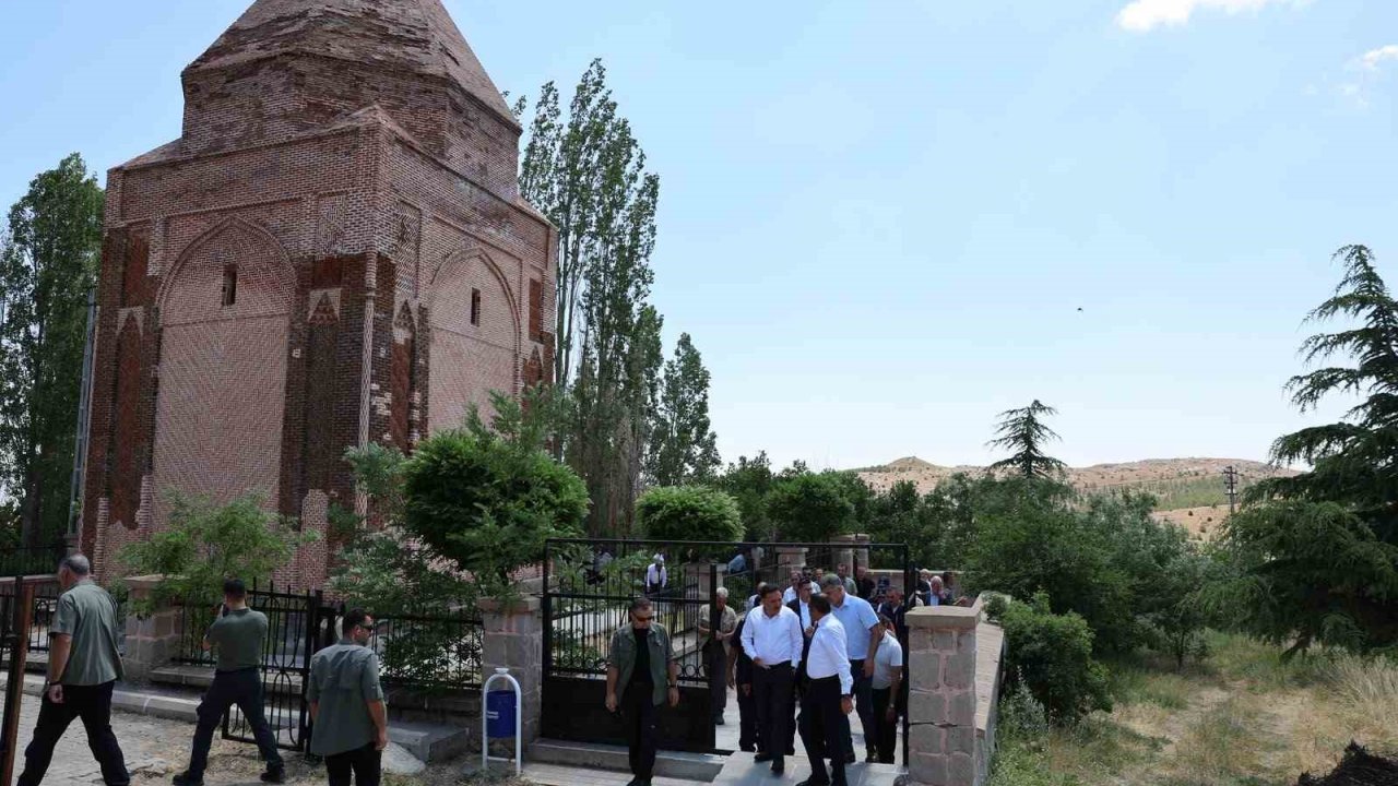 Melikgazi Türbesi Restorasyon ve Peyzaj Projesi için yerinde inceleme