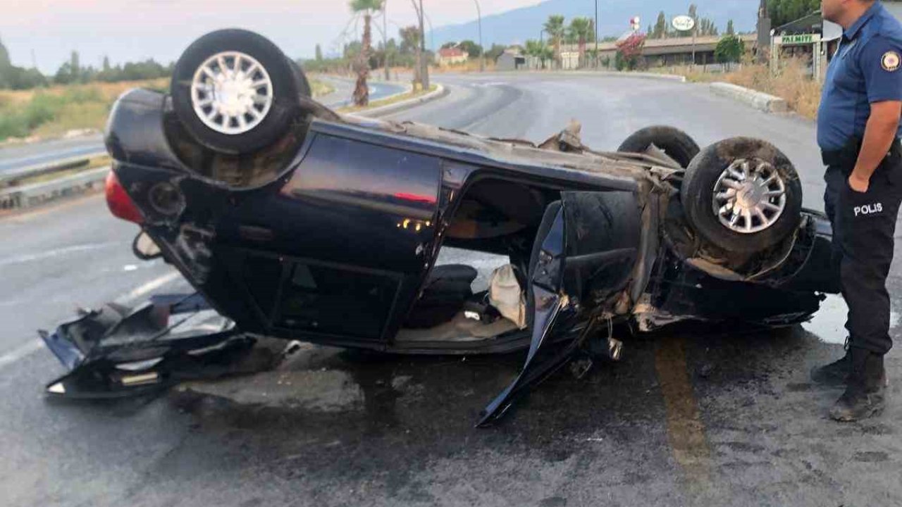 Ters dönen otomobildeki sürücü, sıkıştığı yerden kurtarıldı