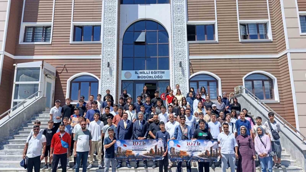Ağrı’da "1071 Ruhundan Türkiye Yüzyılı Vizyonuna" gezi programının ilk kafilesi döndü