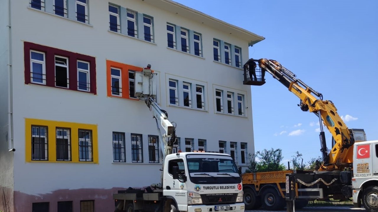 Turgutlu’da okullar ve parklar yeni döneme hazırlanıyor