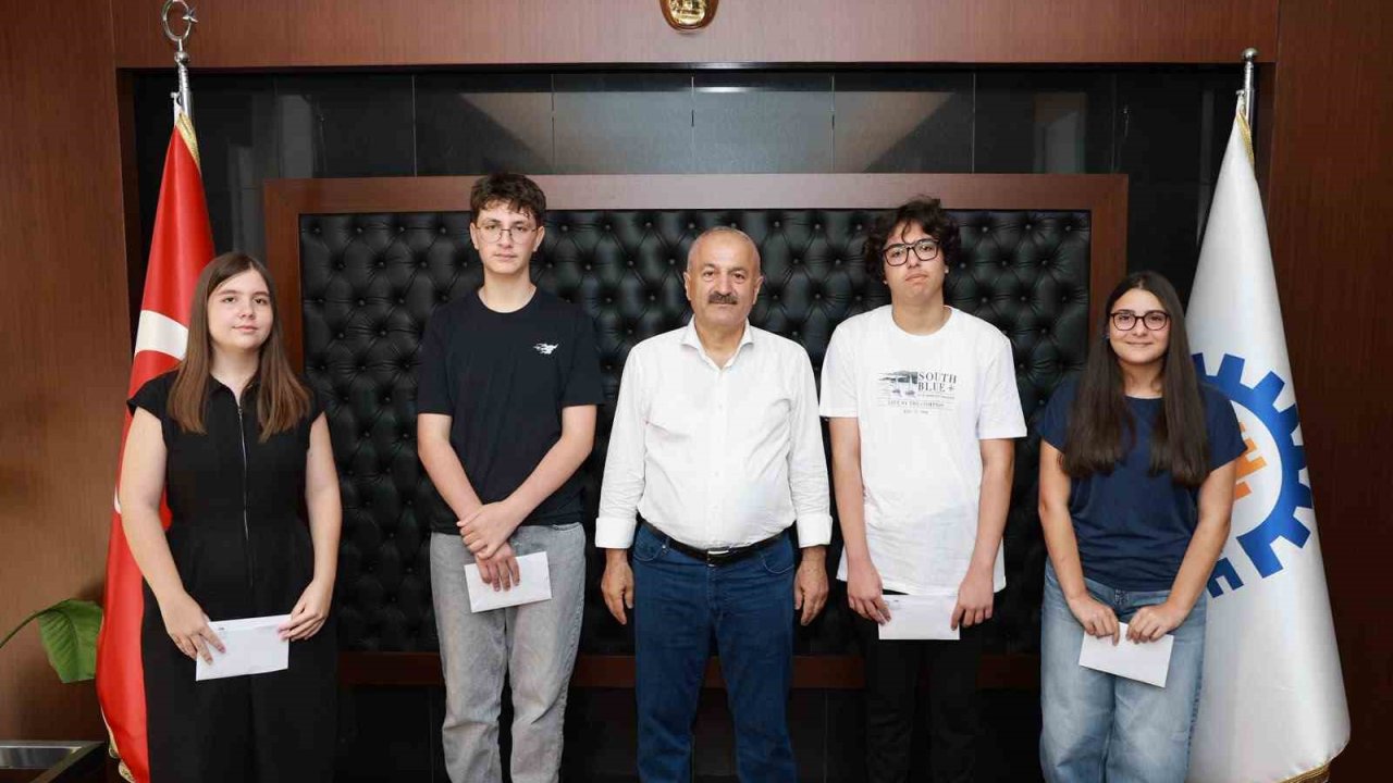 Gebze’den 4 öğrenci LGS’de 500 tam puan aldı