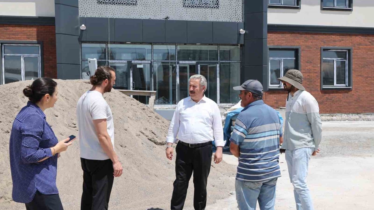 Başkan Palancıoğlu, Yıldırım Beyazıt Mahallesi’ndeki okul çalışmalarını inceledi