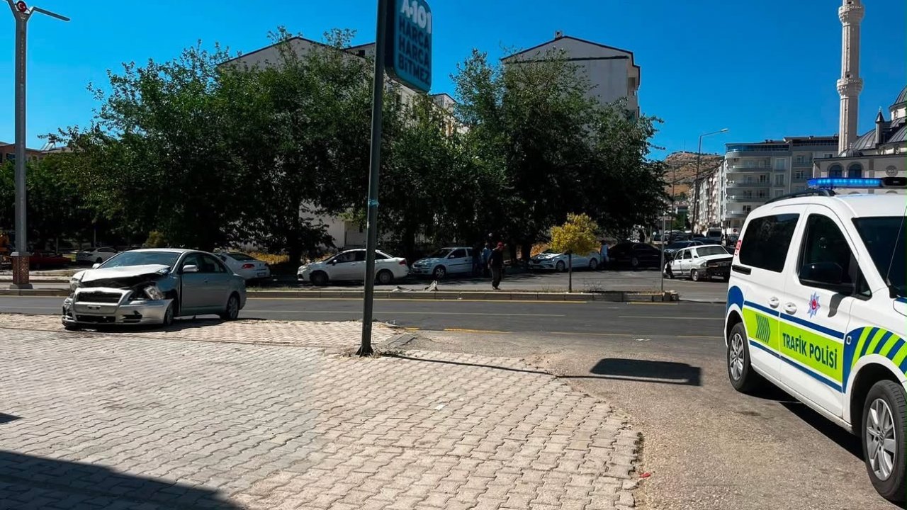 Elazığ’da trafik kazası: 3 yaralı