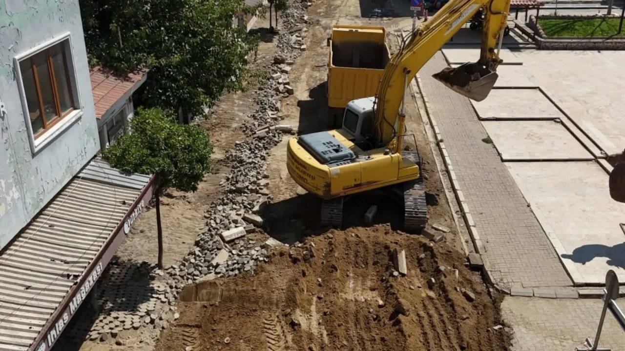 Yenipazar’da yol yenileme çalışmaları Yörük Ali Efe Caddesi’nde sürüyor