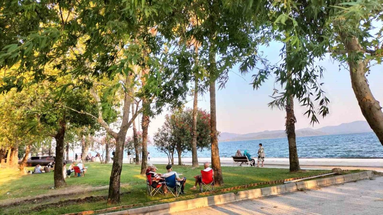 Köyceğiz’de sıcak hava etkili oluyor