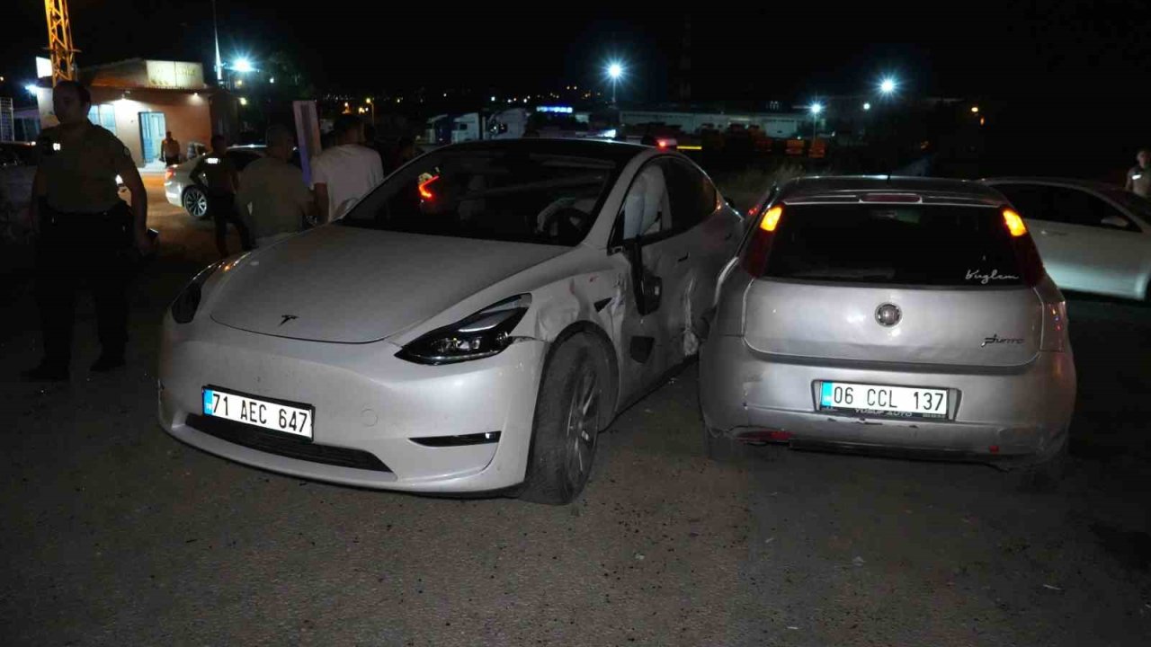 Kırıkkale’de iki otomobil çarpıştı: 4 yaralı