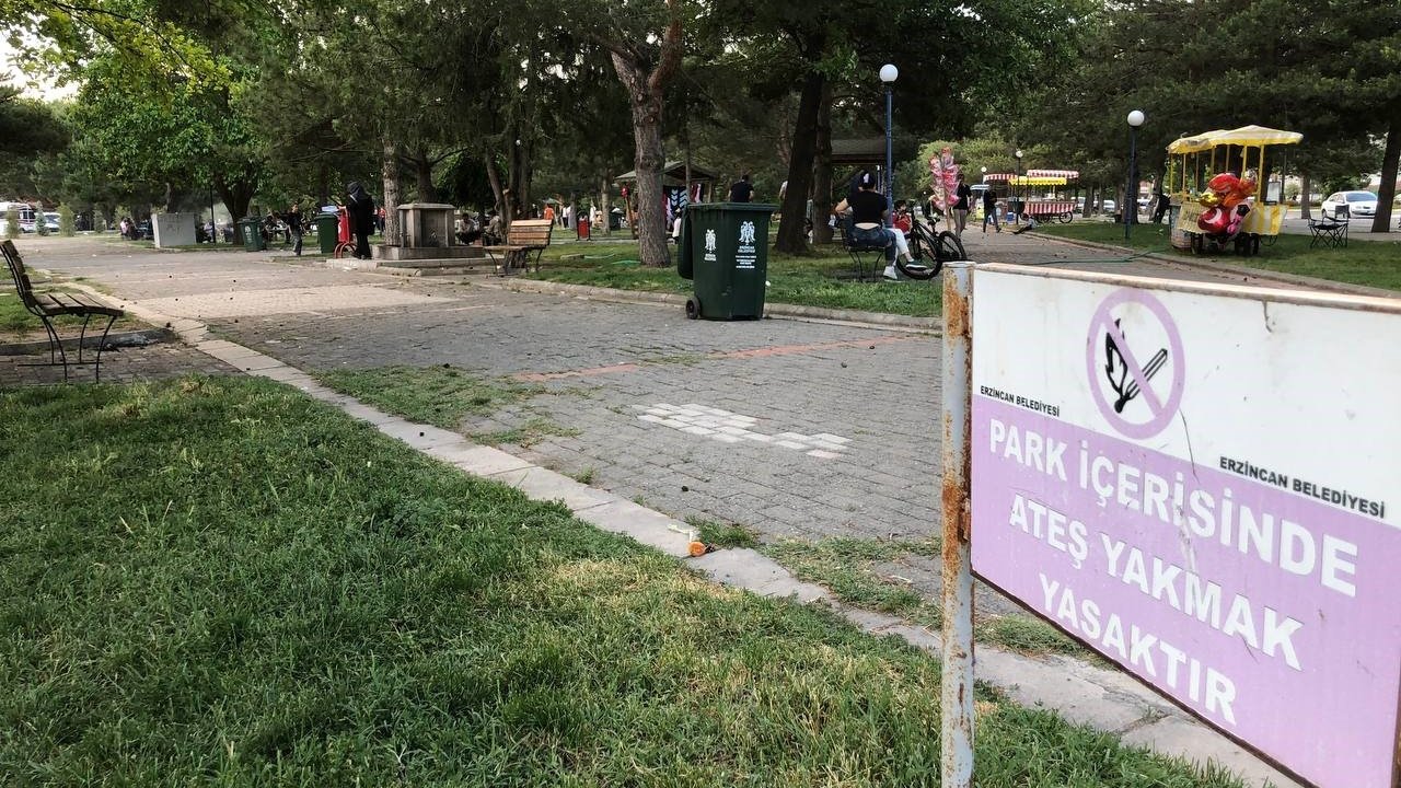Atatürk Parkı’nda mangal yasağı deliniyor, vatandaş tepkili