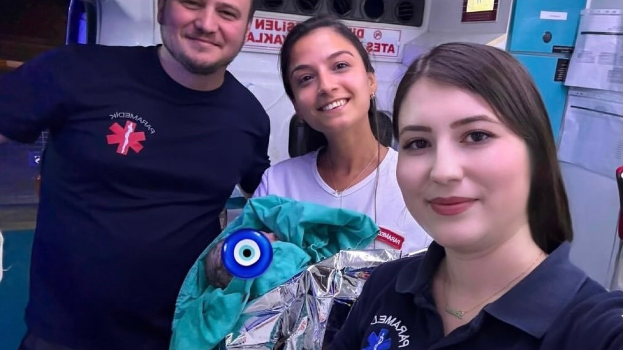 Sabırsız minik, dünyaya gözlerini ambulansta açtı