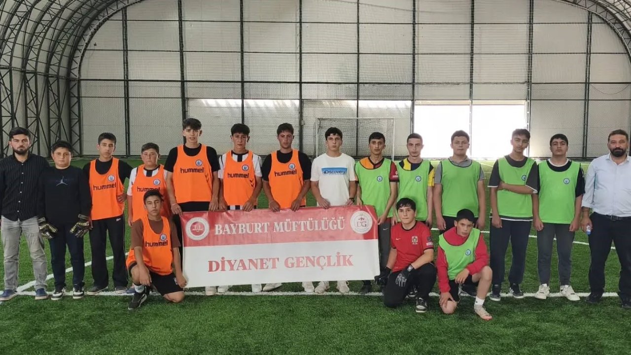 Yaz Kur’an kursu öğrencileri futbol turnuvasında buluştu
