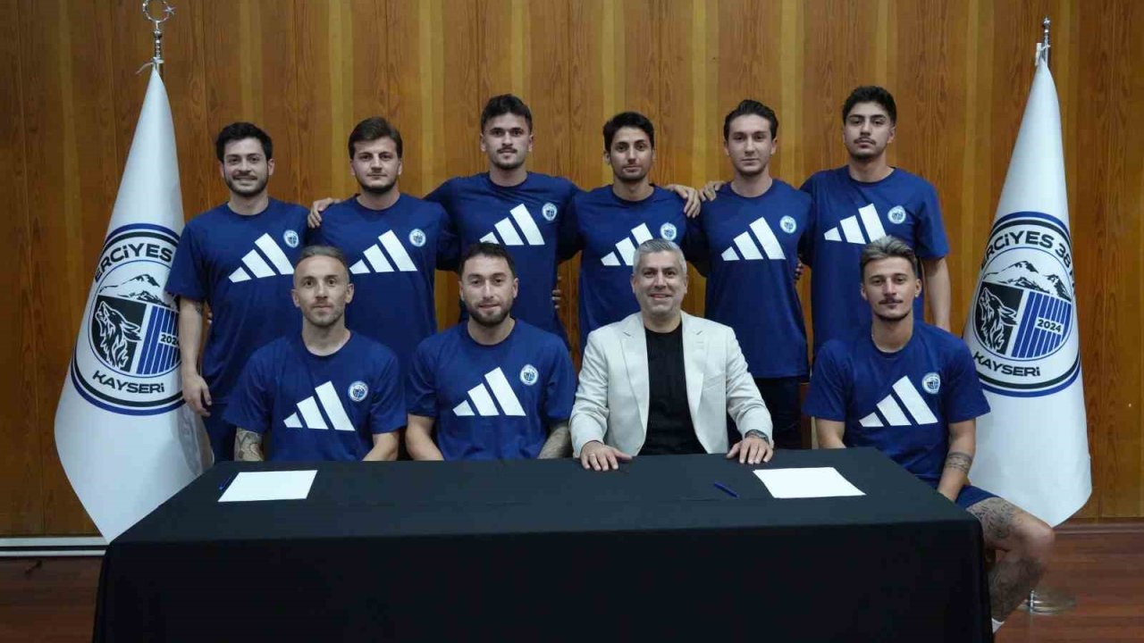 Erciyes 38 FK’dan, Bolu kampında 11 yeni transferi için imza töreni