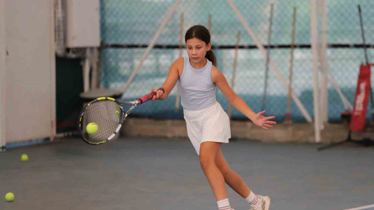 Menteşe’de tenis heyecanı başladı