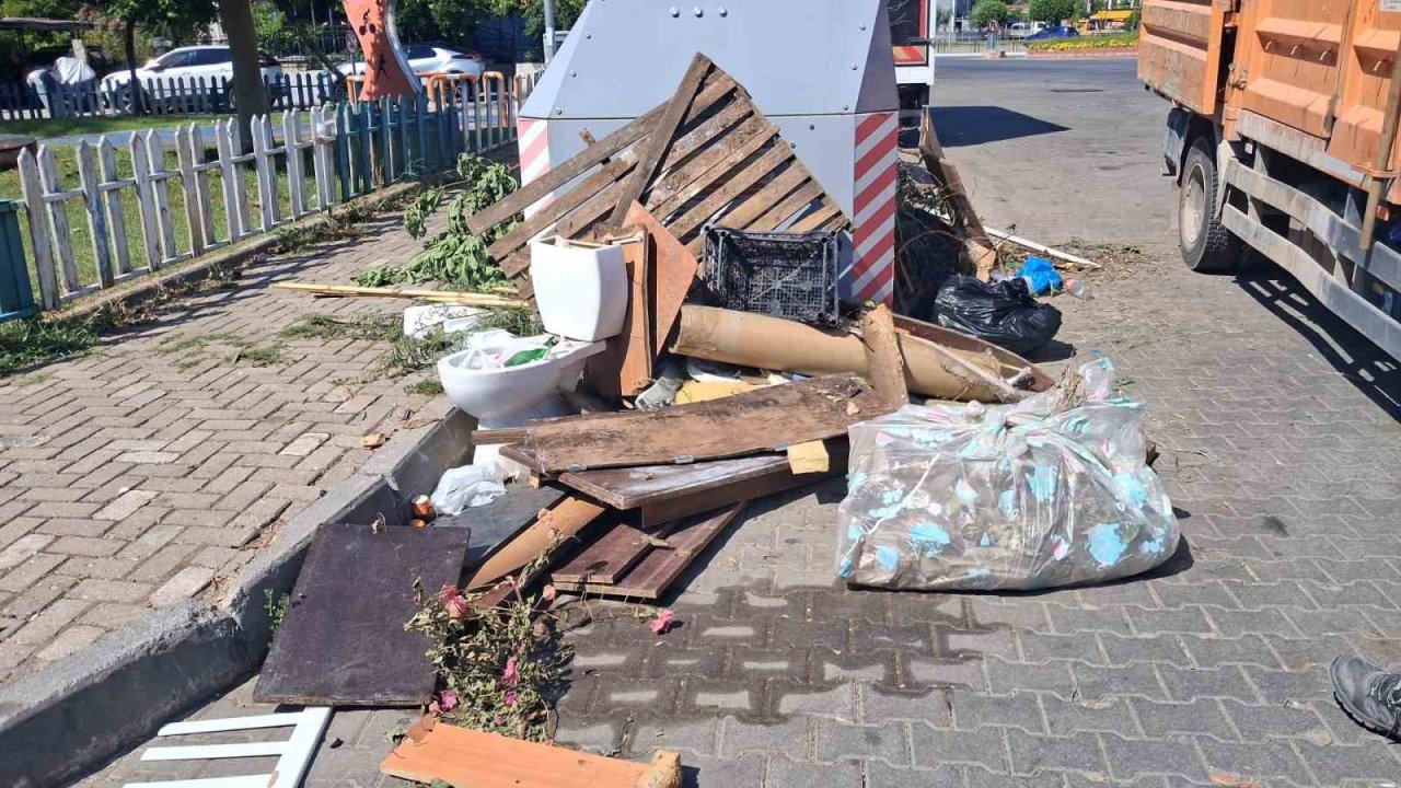 Bahçe atıkları ve molozlar Marmaris’i çöplüğe çeviriyor