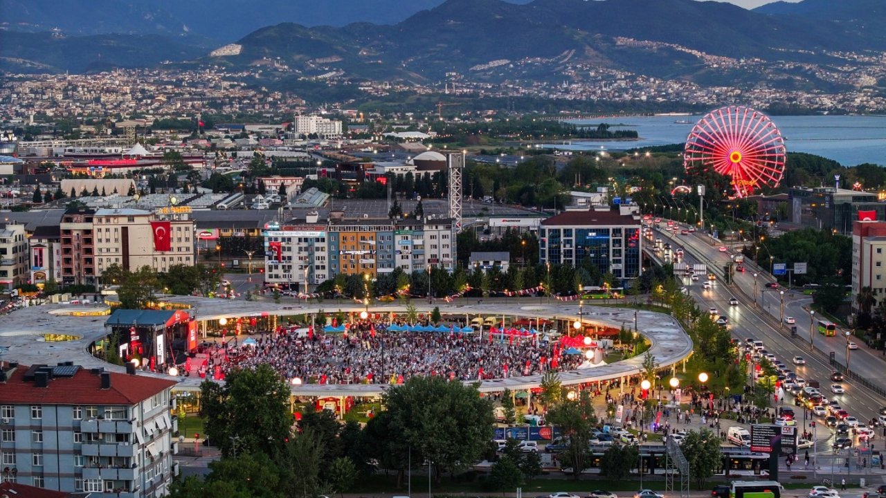 Kocaeli’nin meydanları sosyal hayatın merkezi oldu