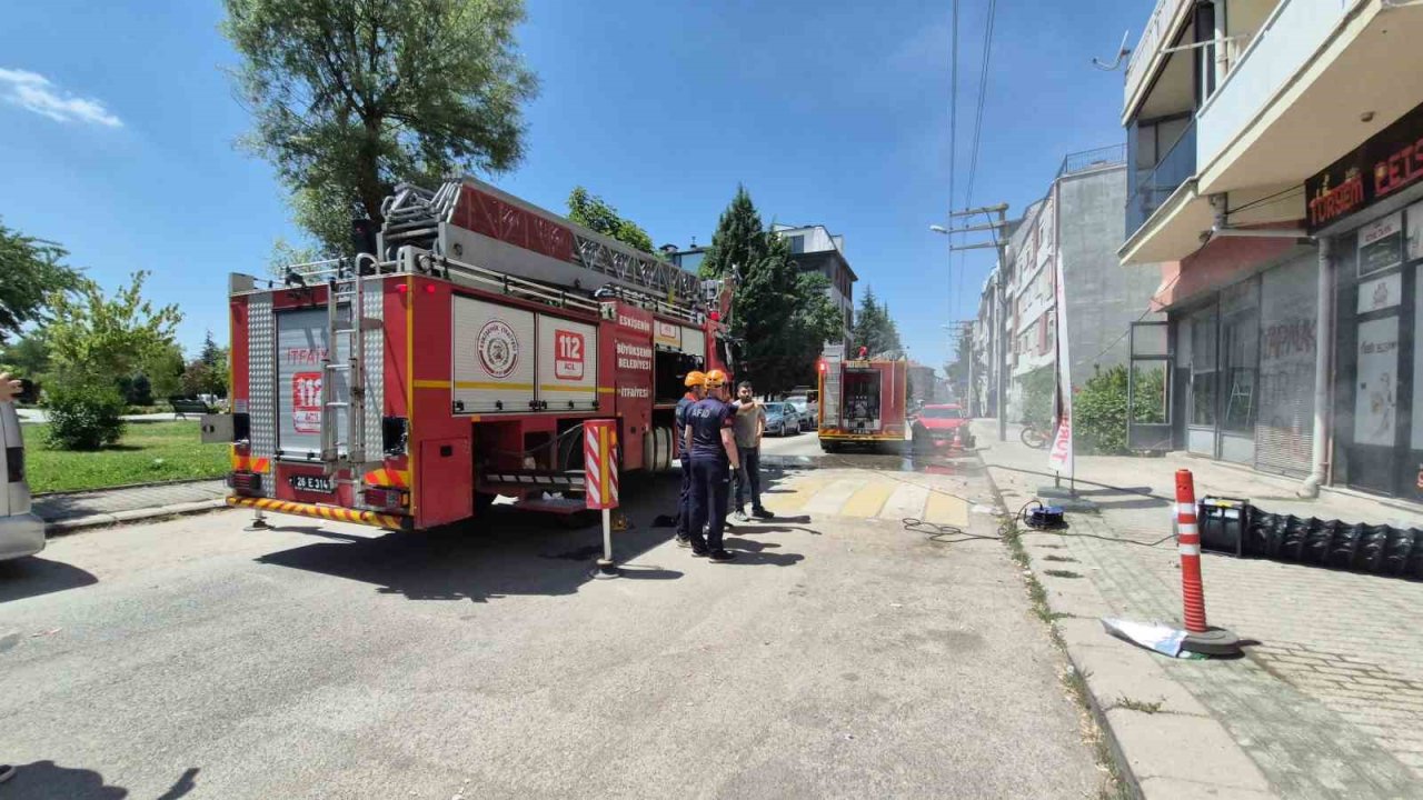 Eskişehir’de iş yeri yangını, dumandan etkilenen 6 kişi hastaneye kaldırıldı