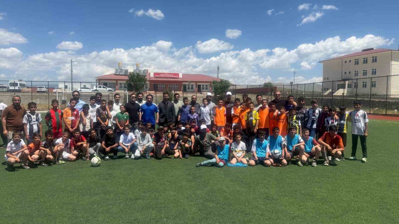 Çaldıran’da yaz Kur’an kursu öğrencileri futbol turnuvasında buluştu