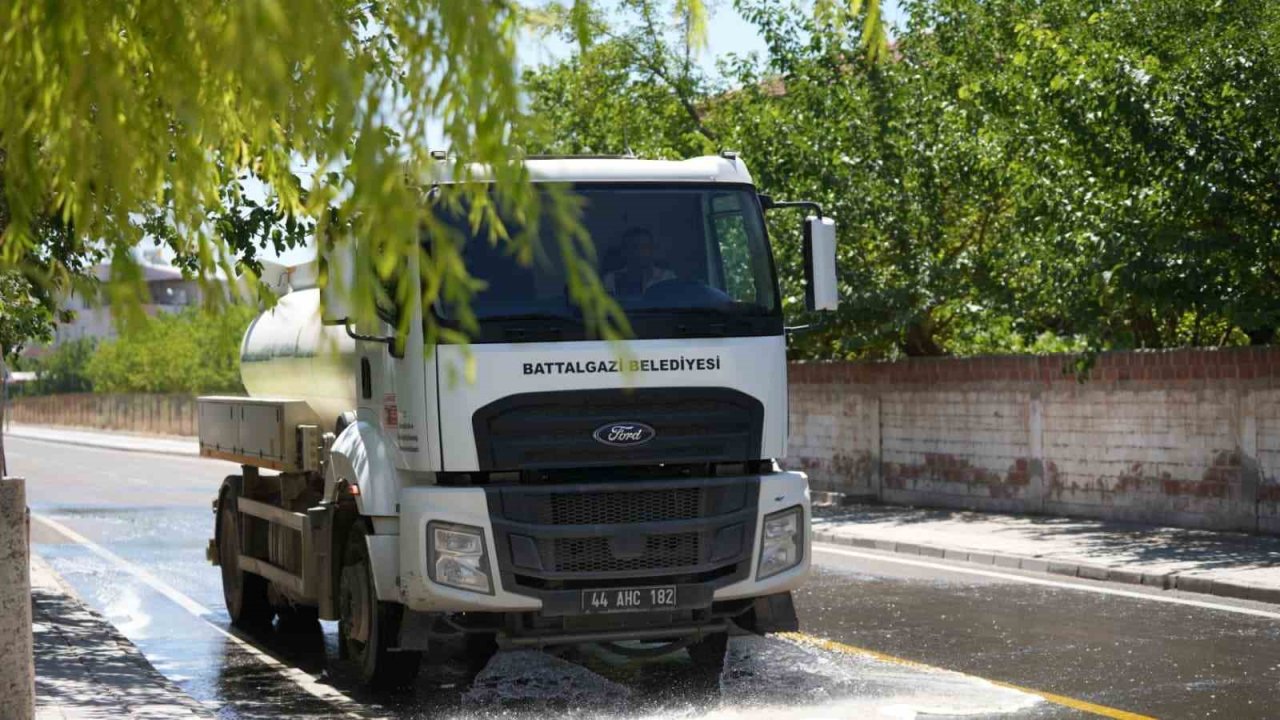 Battalgazi’de temizlik ve pazar denetimleri sürüyor