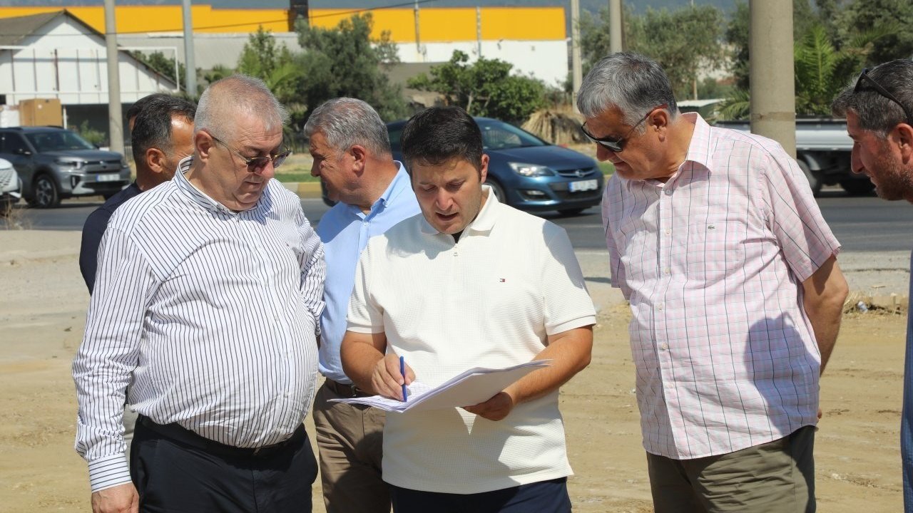 Edremit’te trafiği rahatlatacak yan yol çalışması