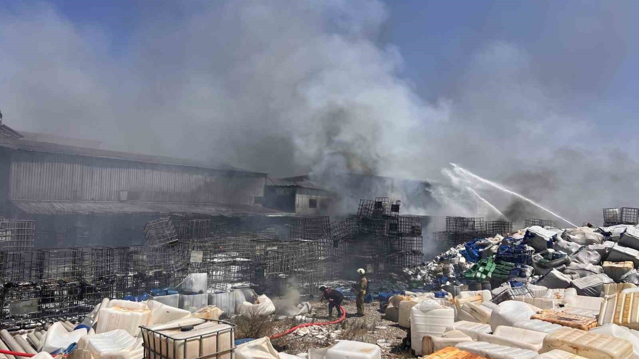 Kahramanmaraş’ta iş yeri yangını söndürüldü