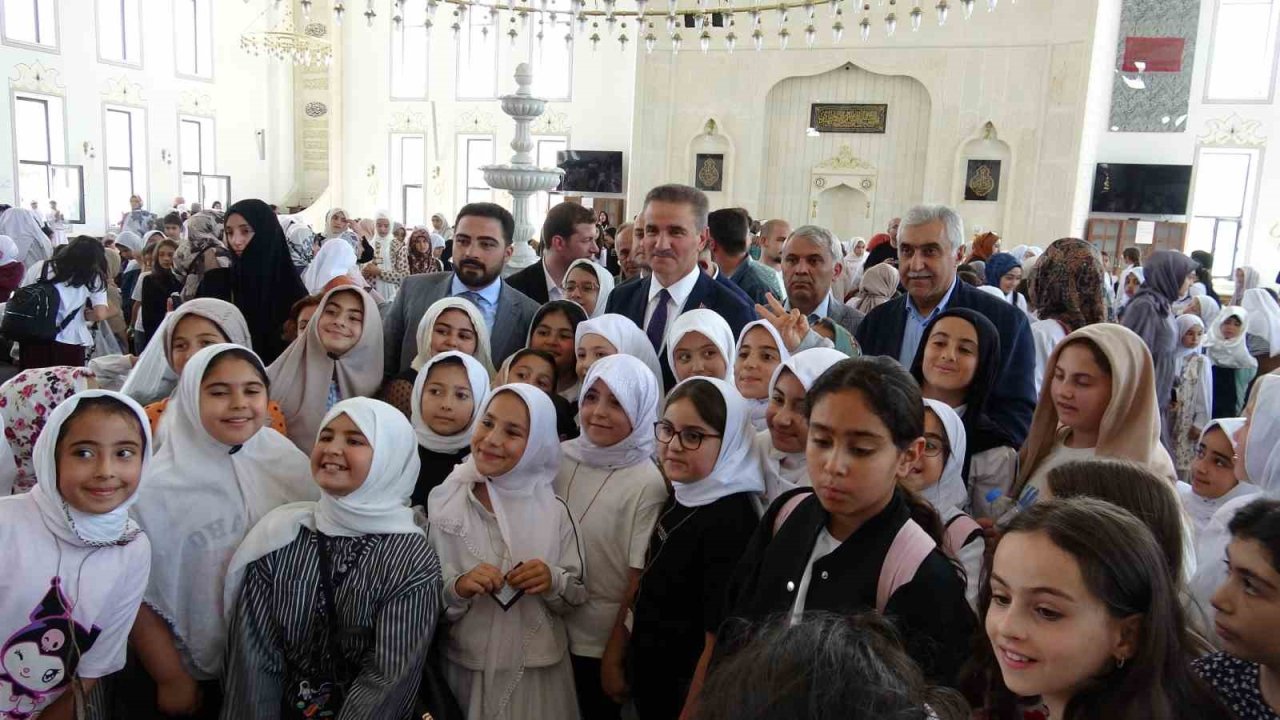 Erzurum’da 3 bin kız öğrenci camide buluştu