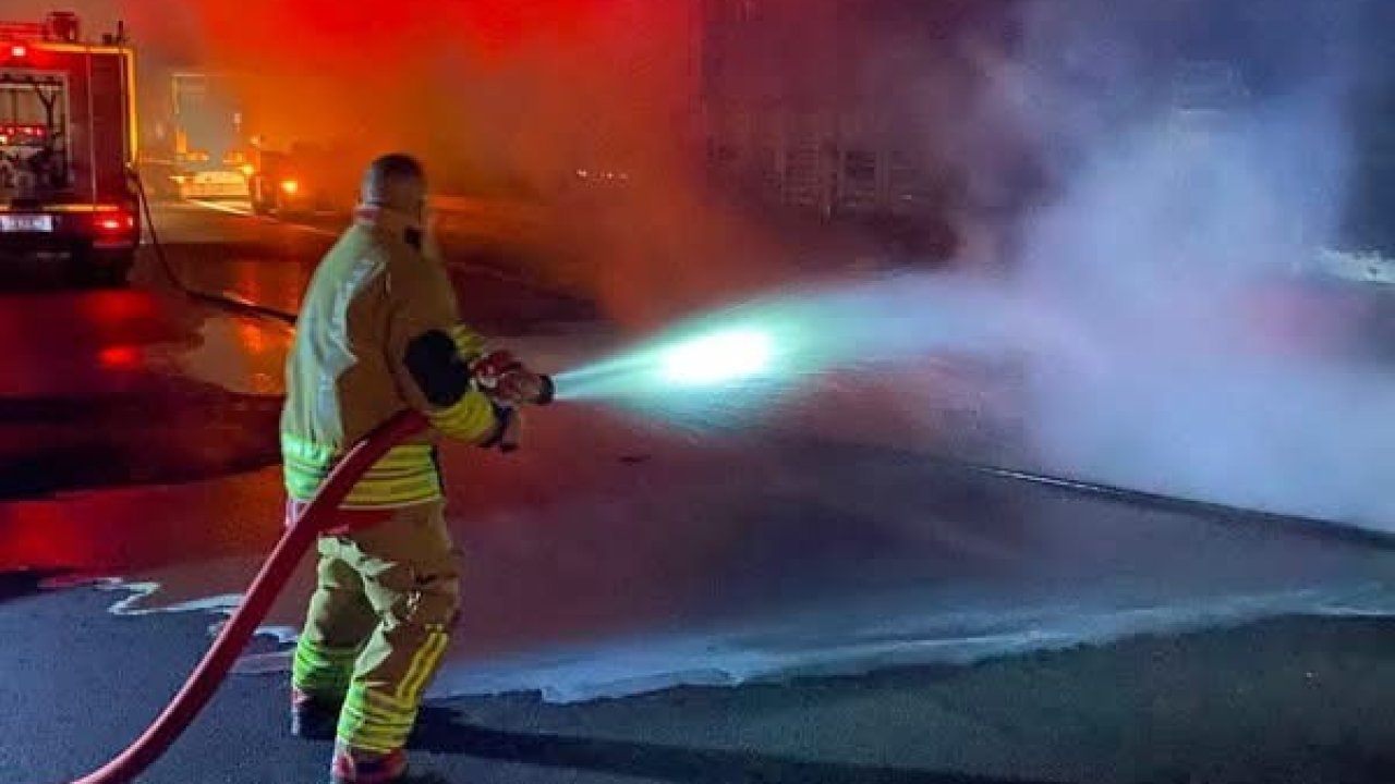 Tır dorsesinde çıkan yangın büyümeden söndürüldü