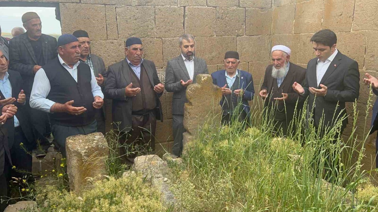 Tekman Kaymakamı Demirkol’dan Şeyh Süleyman Efendi Türbesi’ne ziyaret