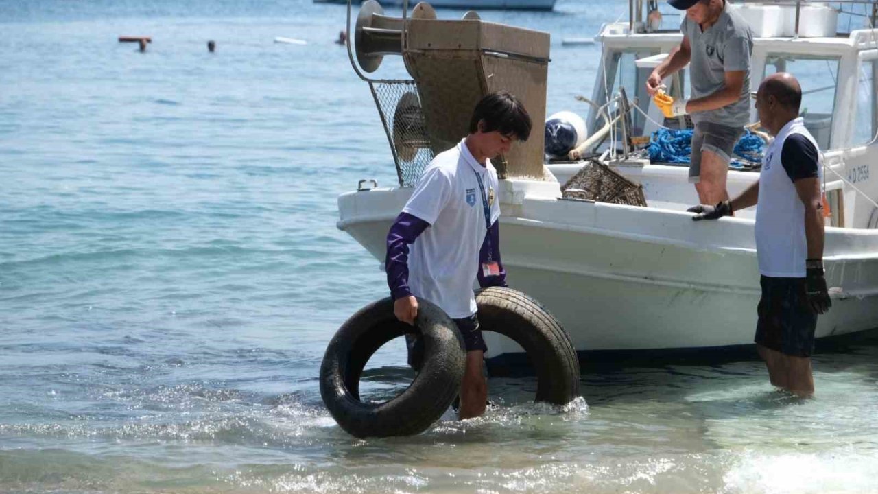 Deniz Dibi Temizliğinin 10. Etabı Türkbükü’nde gerçekleştirildi