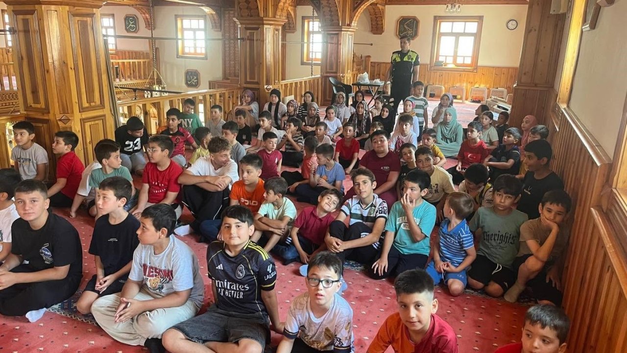 Cumayeri’nde yaz Kur’an kursu öğrencilerine trafik bilinci eğitimi