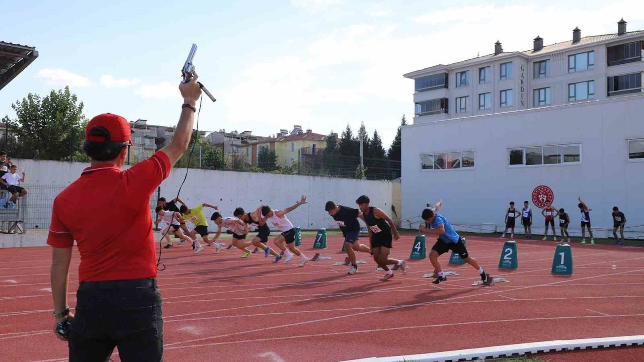 Naili Moran Yaş Grupları Atletizm Yarışmaları Kütahya’da tamamlandı