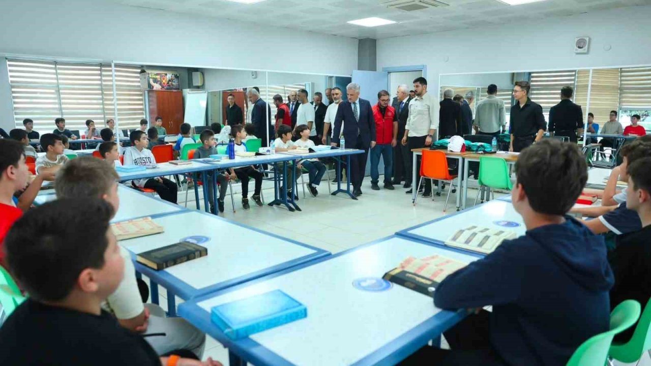 Vali Makas yaz kursu öğrencileriyle buluştu
