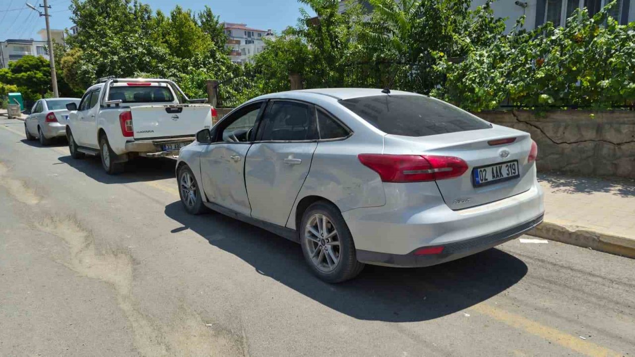 Motosiklet ile otomobil çarpıştı: 1 yaralı