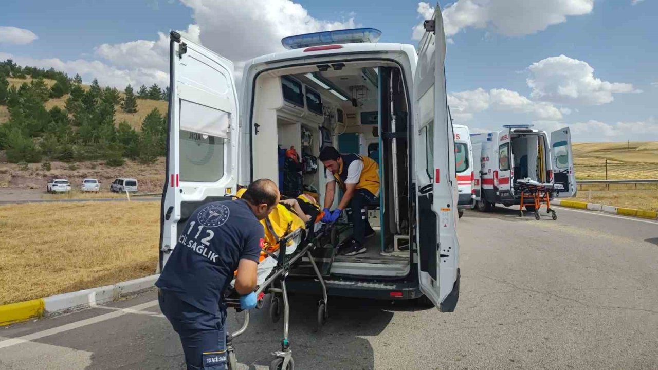 Sivas’ta feci kaza: 1’i ağır 8 yaralı