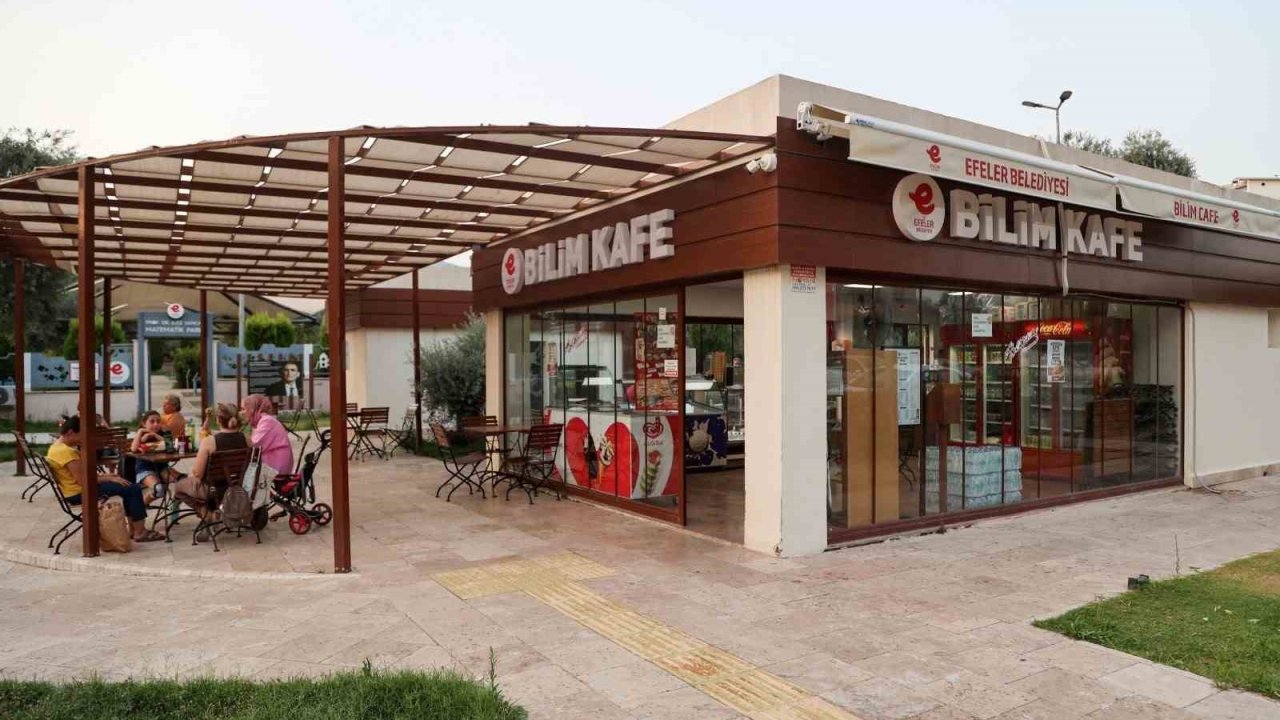 Efeler’de Bilim Kafe yaz akşamlarında da ziyaretçilerini ağırlayacak
