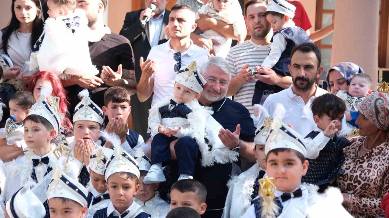 Çorum Belediyesi’nin çocuk şenliği ve geleneksel sünnet şöleni renkli görüntülere sahne oldu