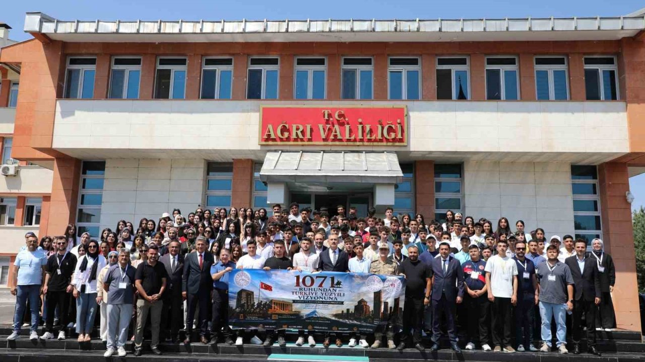 Ağrı’da "1071 Ruhundan Türkiye Yüzyılı Vizyonuna" gezi programının ikinci kafilesi uğurlandı