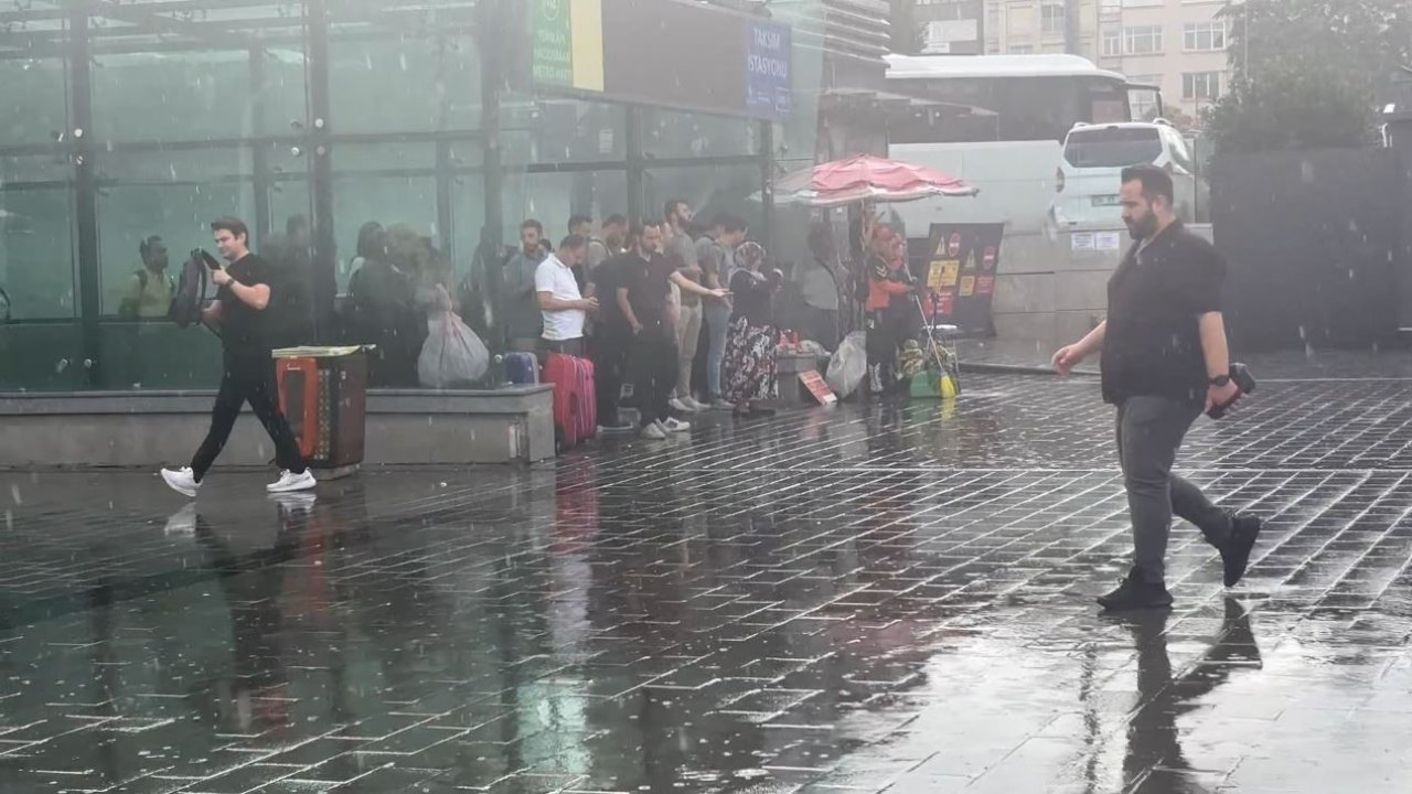 İstanbul güne yağmurla uyandı, kent bir nebze olsun serinledi