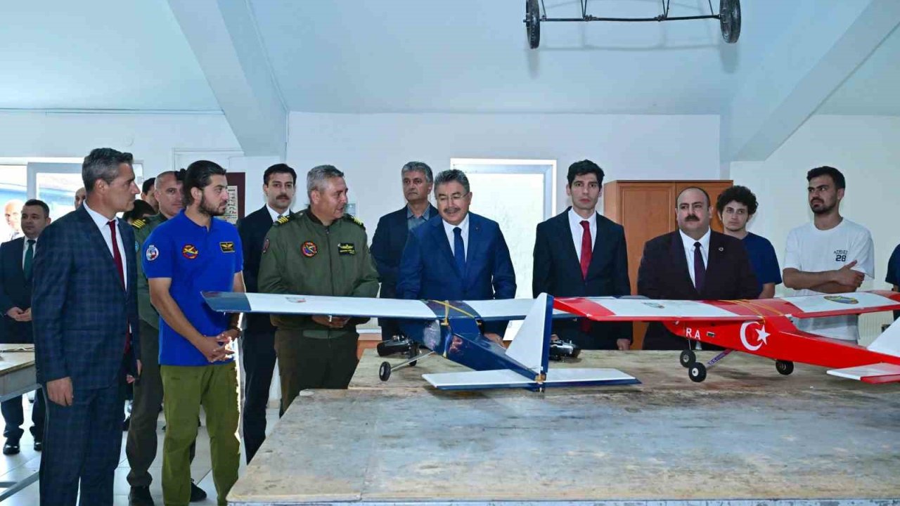 İHA yarışmalarında görev alacak pilotların eğitim gördüğü merkeze Vali Yılmaz’dan ziyaret