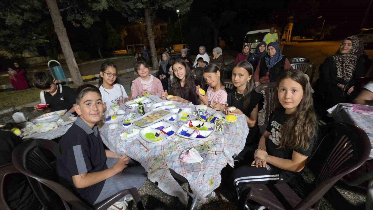 Taşlar minik ellerde sanata dönüştü