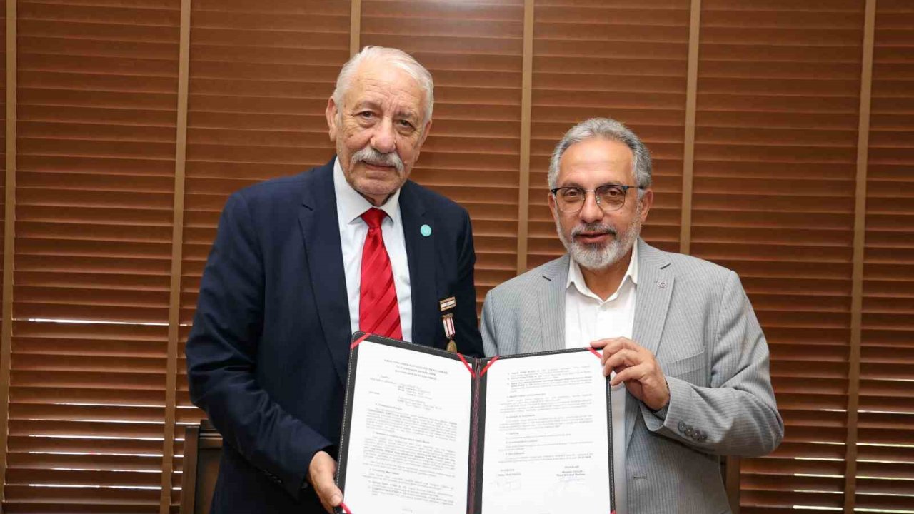 KKTC Aksakalı Öksüzoğlu’ndan Talas Belediyesine anlamlı emanet
