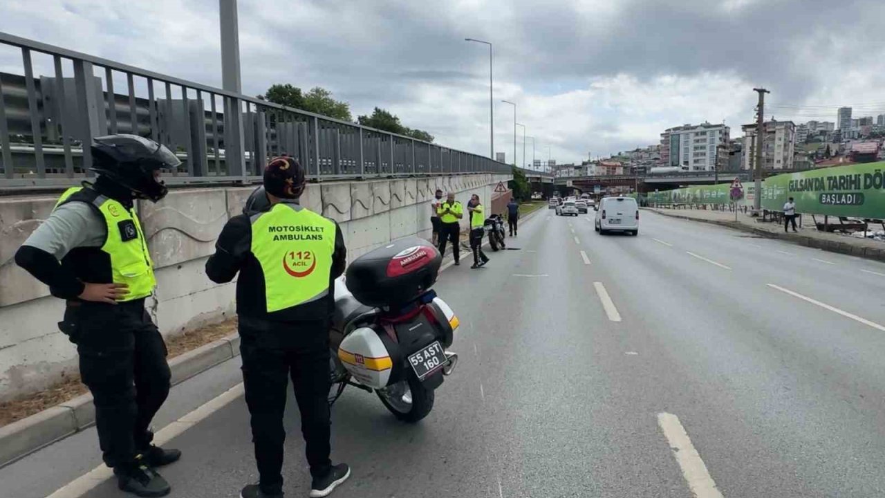 Samsun’da devrilen motosikletteki 2 kişi yaralandı