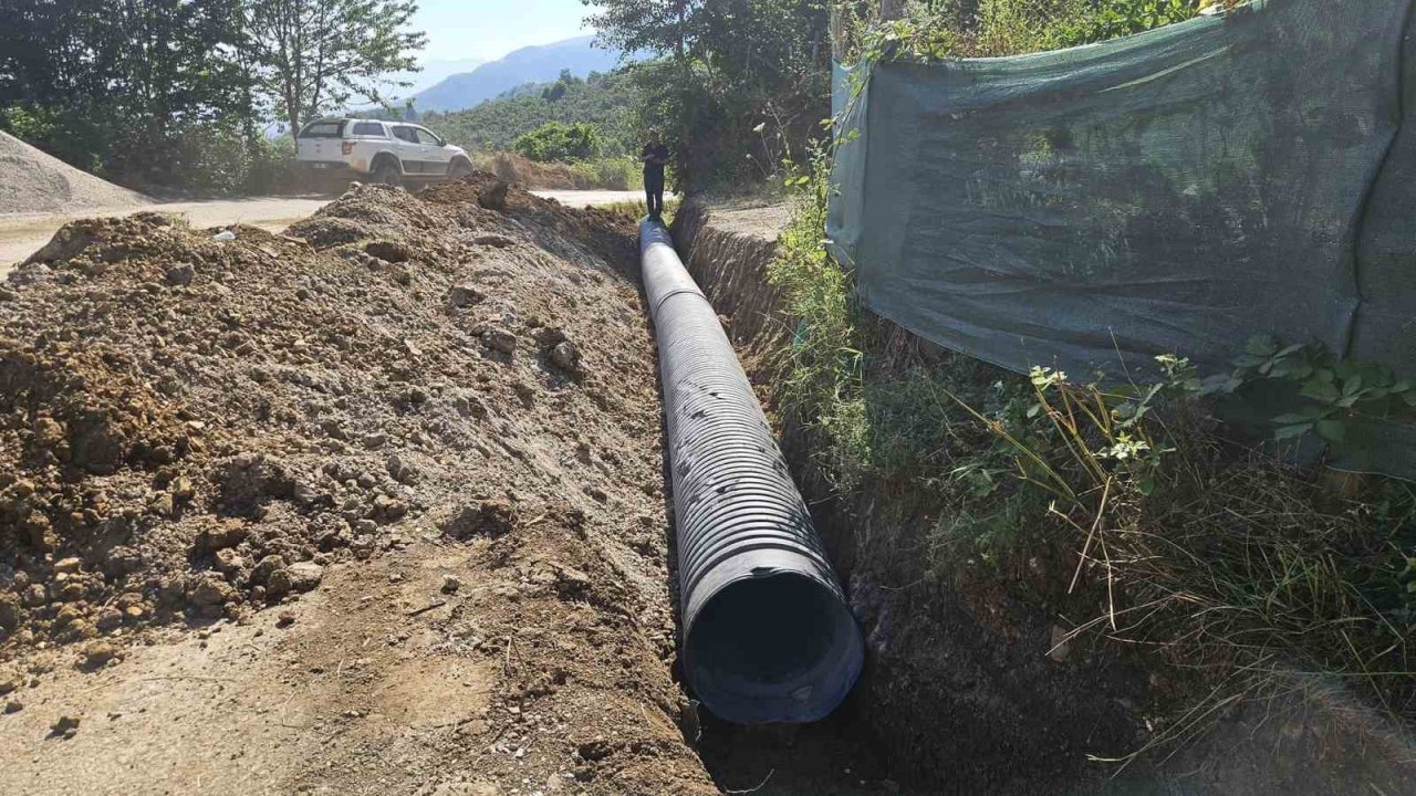 Köylerde boru çalışmaları sürüyor