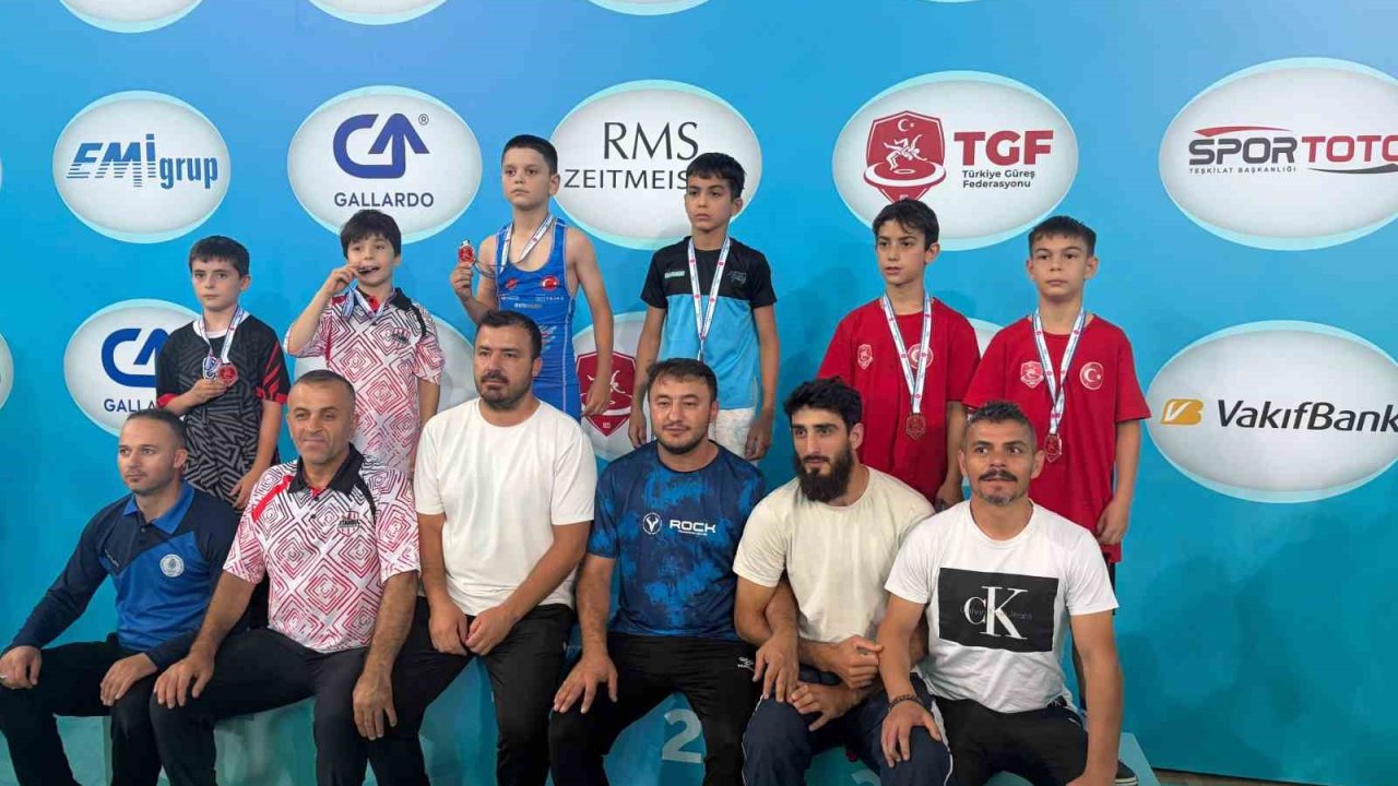 Eskişehirli minik güreşçi Ahmet Efe Aykol Türkiye 5’incisi oldu