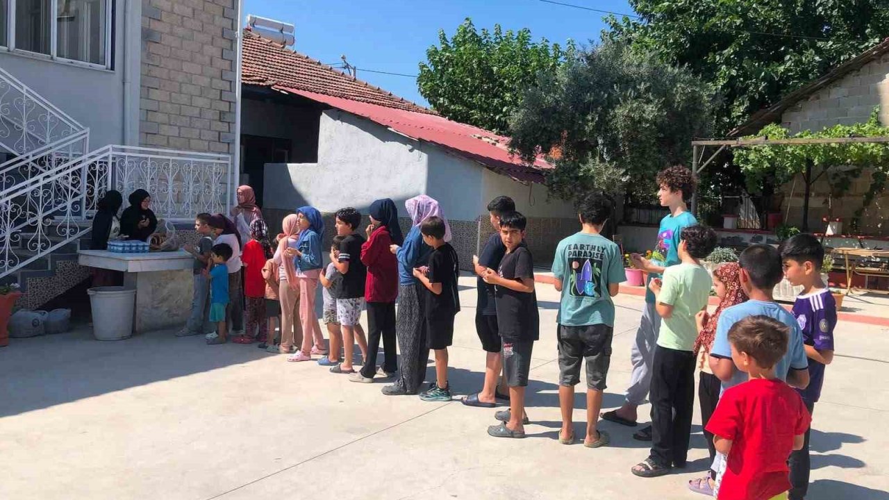 Hayırseverler Kur’an kursu öğrencilerini yalnız bırakmıyor
