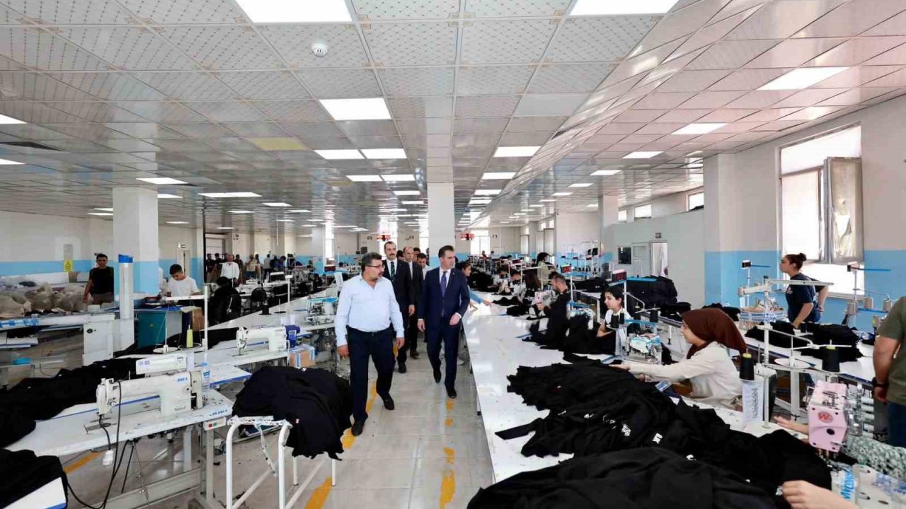 Bitlis Valisi Karakaya Güroymak’ta incelemelerde bulundu