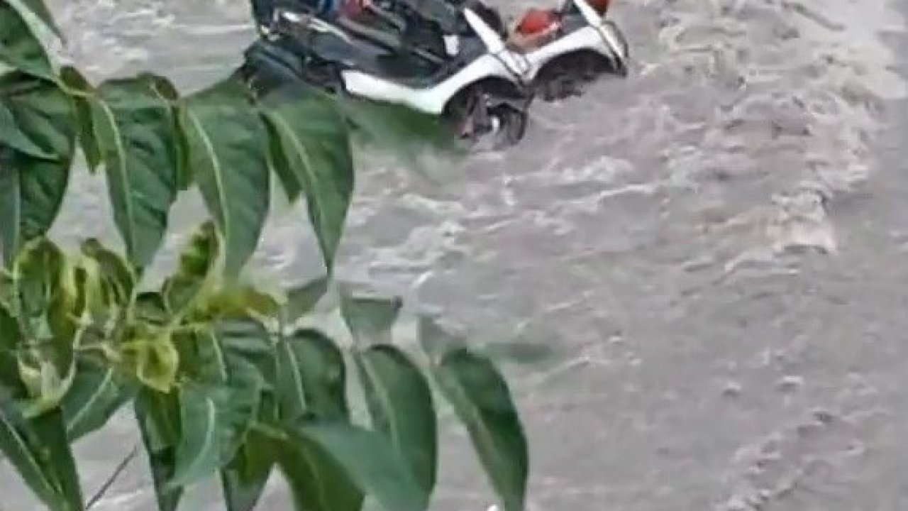 Ankara’da şiddetli sağanak: Sel suları motosikletleri sürükledi