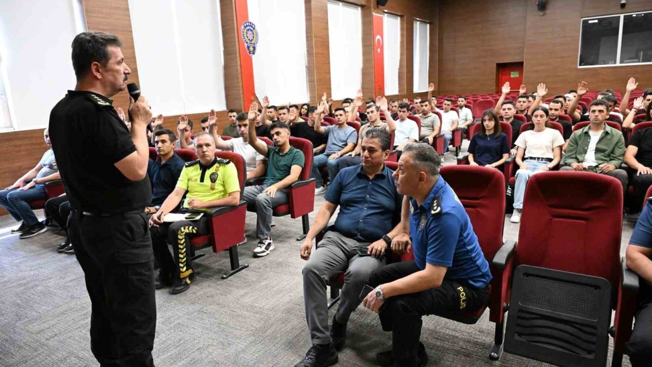 Kütahya’da göreve başlayan polis memurlarına oryantasyon eğitimi