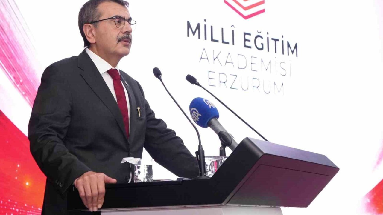Bakan Tekin: "Hayatın çok hızlı değiştiği bir dönemi yaşıyoruz"
