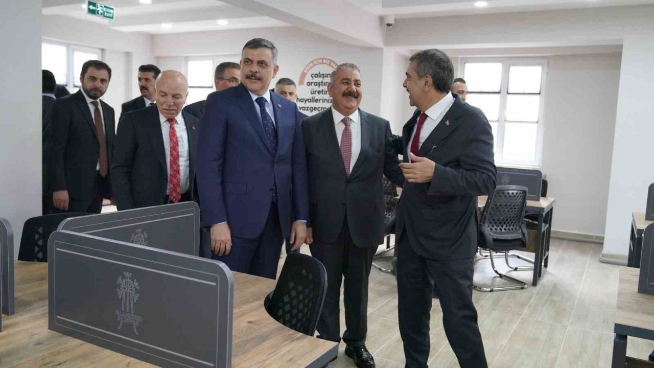 Bakan Çiftçi ve Bakan Tekin’den Palandöken Belediyesi’ne övgü