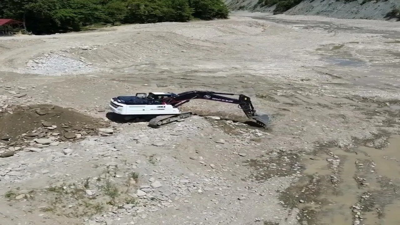 Sinop’ta muhtemel sel ve taşkınlara karşı "dere ıslahı" mesaisi