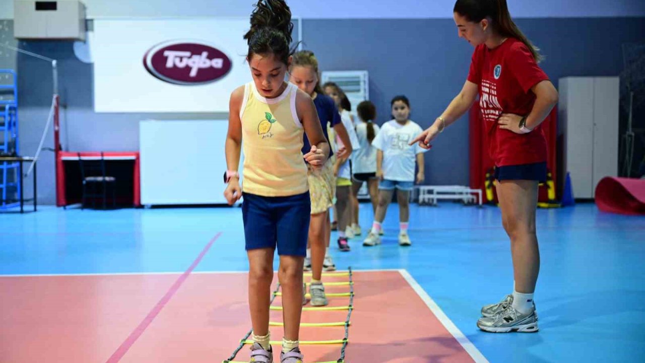 Aydın Büyükşehir’in ücretsiz voleybol kurslarına yoğun ilgi